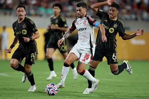 التعادل يفرض نفسه على مباراة لوس أنجلوس أمام فلامنجو بكأس العالم للأندية
